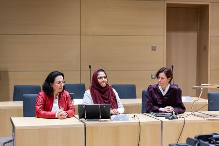 Nach dem Urteil zeigt sich die Klägerin erleichtert.