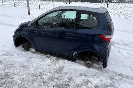 beschädigter Leicht-PKW