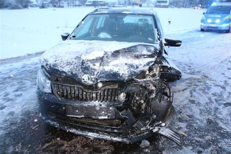 Der Seat hatte nach der Kollision nur noch Schrottwert.
Foto: Polizei Minden-Lübbecke