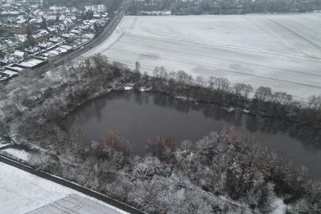 Die Leiche wurde in der Nähe eines Sees gefunden.