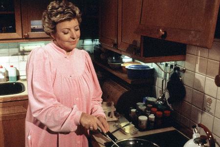 Helga Beimer (Marie-Luise Marjan)