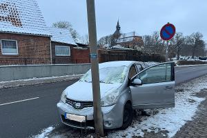 Die Sicht durch die Frontscheibe war hier durch Schnee und Eis stark beeinträchtigt.
