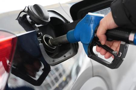 An Tankstellen mussten Autofahrer im Januar oft höhere Preise zahlen als ein Jahr zuvor. (Symbolbild)