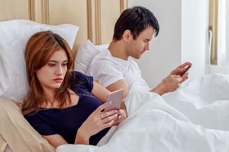 Handy hält uns von Beziehung ab