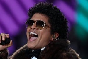 Bruno Mars rockt die Grammy-Bühne