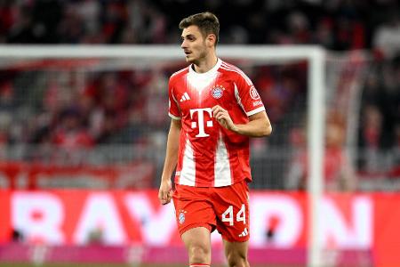 ABWEHR: Josip Stanisic - Note: 5,0 - Hatte mit dem forschen Mikelbrencis über weite Strecken große Probleme und ließ viele gefährliche Flanken zu. Wurde vor dem 2:2 mit einer Körpertäuschung ausgespielt. Vorne abgesehen von seinem Impuls vor dem 1:1 sehr blass.