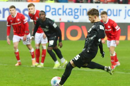 Elversberg rückt Schalke auf die Pelle