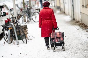 Achtung Glätte! In Berlin können sich Privatleute nun kostenlos Splitt abholen. (Archivbild)