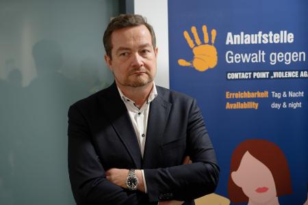 Der Polizeibeauftragte des Bundes, Uli Grötsch, hat die Dienststelle der Bundespolizei am Kölner Hauptbahnhof vor einigen Tagen erstmals besucht.