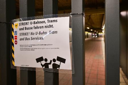 In Berlin fuhren etwa tagelang die Straßenbahnen nicht wegen eingefrorener Oberleitungen, nun folgt ein Warnstreik im Nahverkehr.