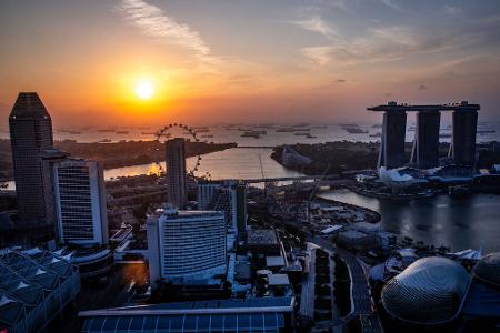 Singapur gilt als wichtiger Knotenpunkt der globalen Infrastruktur. Angesichts der unkalkulierbaren Handels- und Zollpolitik von US-Präsident Donald Trump sucht Außenminister Johann Wadephul (CDU) auch hier verlässliche Partner für eine regelbasierte Zusammenarbeit.