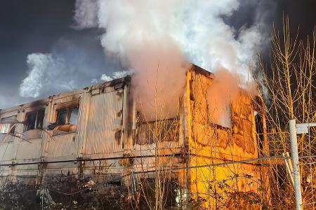 Container stehen in Flammen; Foto: Feuerwehr Essen