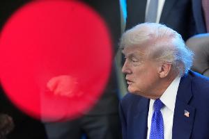 Anlass der neuen Eskalation ist ein Bericht der "New York Times" über den Streit zwischen Regierung und Universität, den Trump als "völlig falsch" bezeichnete. 