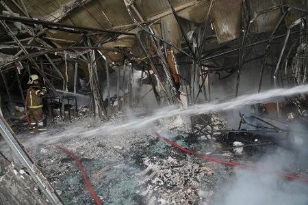 Mehrere Feuerwachen seien an den Löscharbeiten im Westen Teherans beteiligt. 