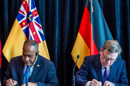Deutschland und der pazifische Inselstaat Niue nehmen diplomatische Beziehungen auf. 