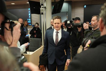 Staatsanwalt Sturla Henriksbø trifft am ersten Tag des Prozesses gegen Marius Borg Høiby im Gericht ein.