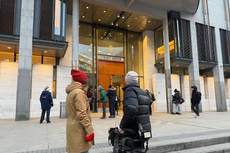 Mehrere hundert Journalisten verfolgen den Prozess am Gericht in Oslo.
