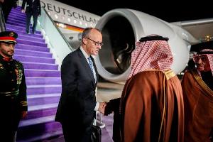 Erste Station der Kanzler-Reise durch die Golfregion ist Saudi-Arabien.