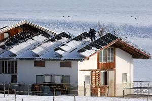 Im vergangenen Jahr produzierten private Solaranlagen in Saarland und im Bayern im Schnitt den meisten Strom.(Archiv)