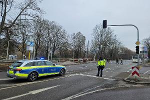 Polizisten mussten teils den Verkehr an ausgefallenen Ampeln regeln.