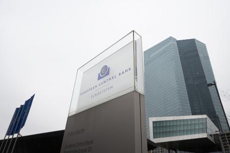 Die EZB fährt auf Sicht und lässt die Leitzinsen stabil.