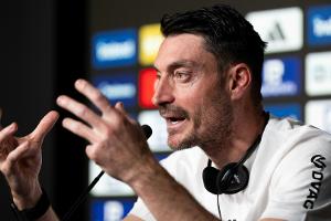 Riera hofft beim Debüt auf "Überraschungsfaktor"