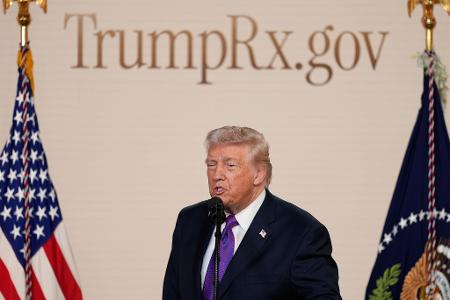 Trumps neue Regierungswebsite soll Amerikanern helfen, günstiger an Medikamente zu kommen. 