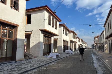 In der Altstadt werden die Häuser im historischen Stil wieder aufgebaut