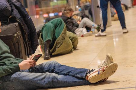 Viele Passagiere mussten ausharren.