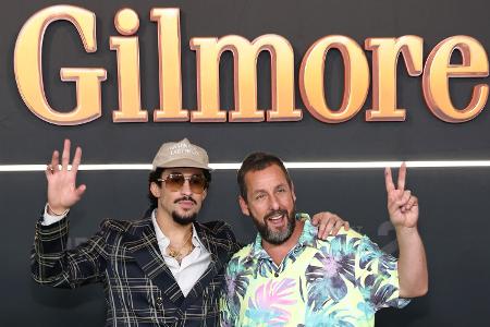 Bad Bunny und Adam Sandler (2025)