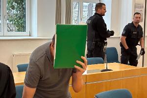 Der frühere Lehrer wurde wegen dutzendfachen Missbrauchs von Schülerinnen zu mehreren Jahren Haft verurteilt. 