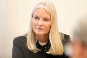 Kronprinzessin Mette-Marit bittet König um Verzeihung