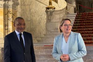 Bundesjustizministerin Stefanie Hubig (SPD) triff den den stellvertretenden Gerichtskanzler des Internationalen Gerichtshofs (IGH), Jean-Pelé Fomété. 