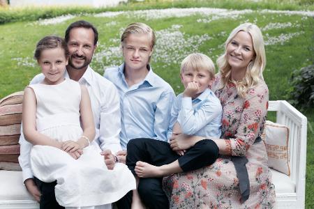Ein Bild aus glücklicheren Zeiten: die norwegische Kronprinzenfamilie inklusive Haakons Bonus-Sohn Marius Borg Høiby (Mitte). 