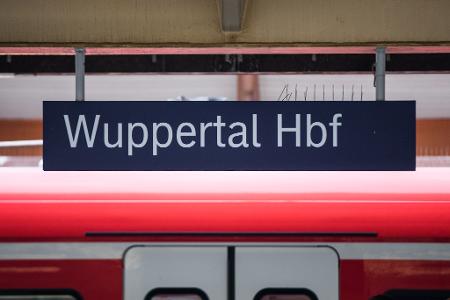 Im Wuppertaler Hauptbahnhof halten während der fünfmonatigen Bauphase überhaupt keine Fernzüge. (Archivbild)