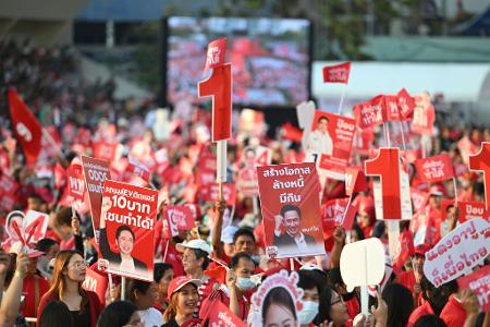 Die Pheu Thai ist eine der größten Parteien in Thailand. 