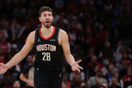 Sengün beleidigt Schiedsrichterin sexistisch: 