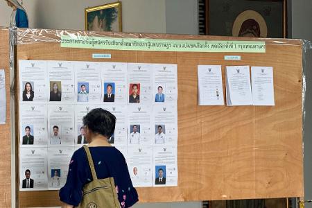 Neben einem neuen Parlament stimmten die Wähler auch über eine mögliche neue Verfassung ab.