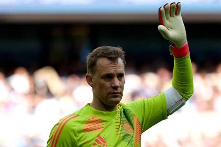 TOR: Manuel Neuer - Note: 4,5 - Zeigte auf der Linie starke Paraden gegen Kramaric und Asllani. War mit seinem Patzer allerdings der Grund, dass die Partie zwischenzeitlich wieder spannend wurde. Ein Aussetzer wie beim verunglückten Lupfer im eigenen Strafraum darf ihm nicht passieren.