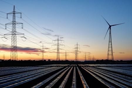 Milliardenteure Entschädigungen für die Abregelung von Wind- und Solaranlagen sollen nach einem Gesetzentwurf sinken. (Symbolbild)