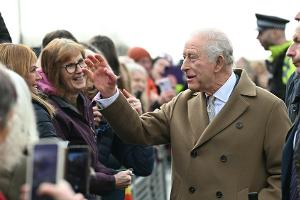 König Charles erneut mit Epstein-Fragen konfrontiert