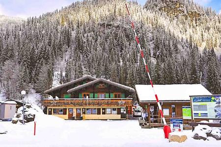 Frankreich, Portes Du Soleil, Campingplatz des Monats, Camping L‘Oustalet, Schranke