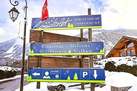 Frankreich, Portes Du Soleil, Campingplatz des Monats, Camping L‘Oustalet, Schilder