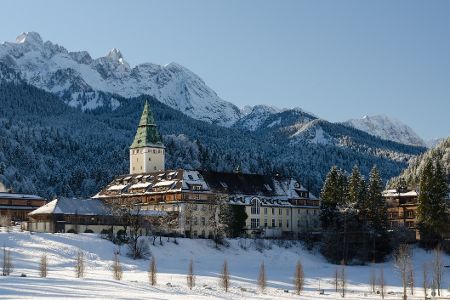 Blick auf Schloss Elmau