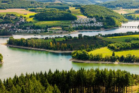 Blick von oben auf den Diemelsee