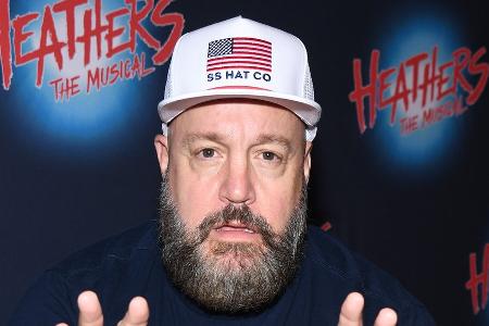 Kevin James solo beim Super Bowl: Das steckt hinter der viralen Aktion