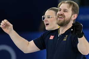 Curling-Mixed: Schwedisches Geschwisterduo triumphiert