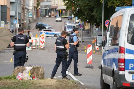 Die Polizisten hatten den jungen Mann nach einem mutmaßlichen Tankstellenraub fassen wollen. (Archivbild)
