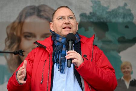 Verdi-Chef Frank Werneke macht vor Beschäftigten noch einmal Druck.