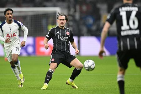 Knieverletzung bei Frankfurts Theate